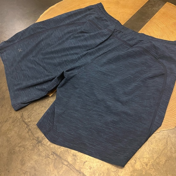 Lululemon Pace Breaker Short *9" in Navy, Size L - Picture 2 of 4